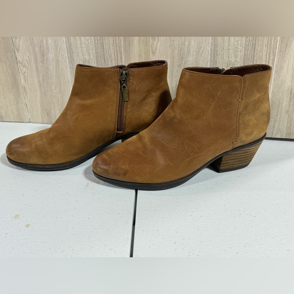 Clarks Gelata Italia Short Women's Bootie Used,US 7 M~Tan leather w/original box